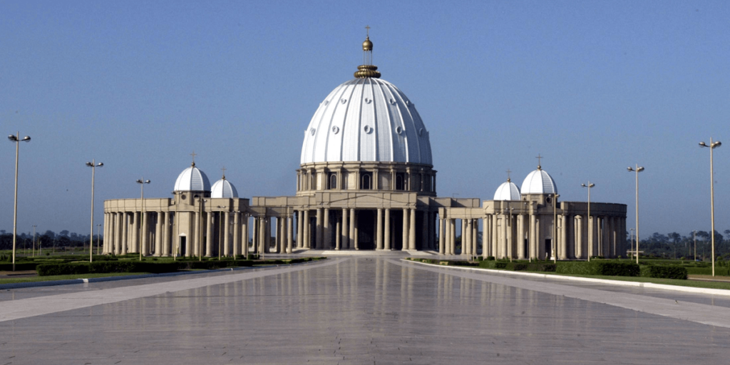 Tourisme Côte d'Ivoire: La Basilique Notre-Dame-de-la-Paix